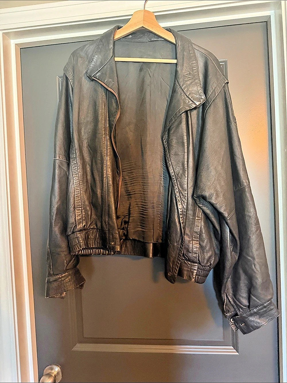 Very J Black Leather Jacket Size Medium Like New
